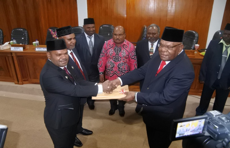 Gubernur Minta Bupati Yuni dan Wabup Deinas Akur Hingga Akhir Jabatan